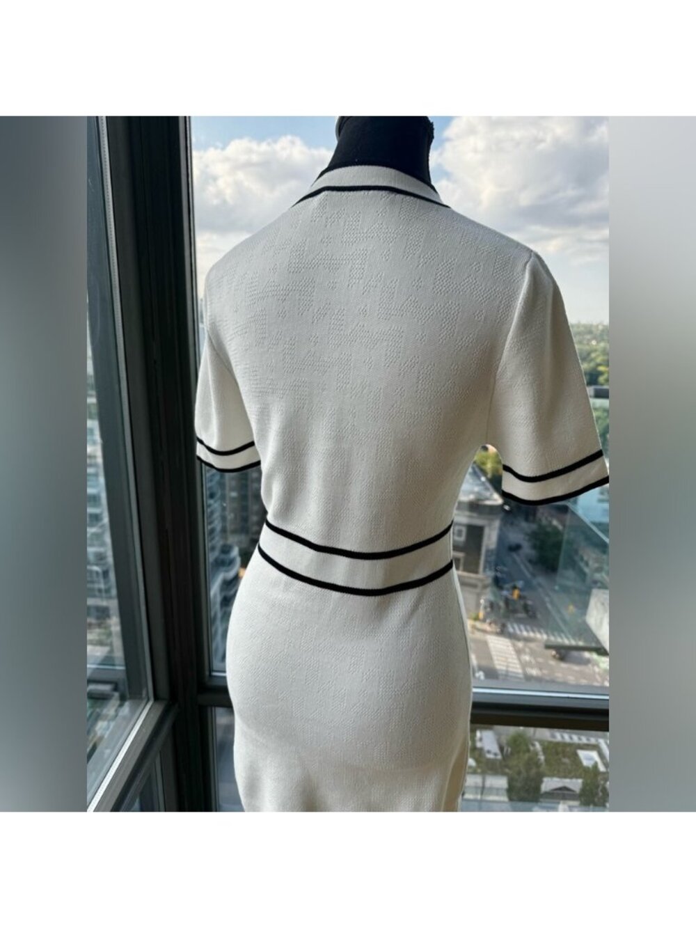 🆕 KARL LAGERFELD 🧿 NWT Classic Knit Dress with Embroidered Monogram, White, Sm - Picture 8 of 16